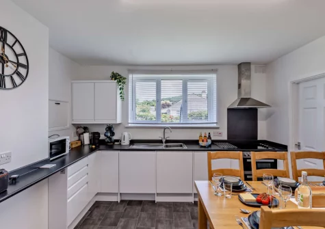 The kitchen & dining area at Sea Mist, Braunton