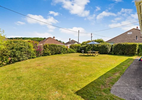 The wraparound lawned garden & alfresco dining area at Sea Mist, Braunton