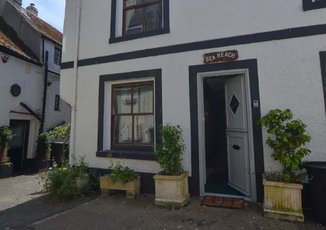 Sea Reach is an historic 400-year-old fisherman's cottage in the heart of lovely Looe