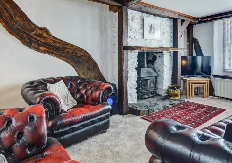 Sea Reach, Looe is a charming 400-year-old fisherman's cottage in the heart of Cornwall's beloved fishing town. Enjoy exposed beams, an inglenook fireplace, and authentic maritime character just metres from the harbour and sandy beaches.