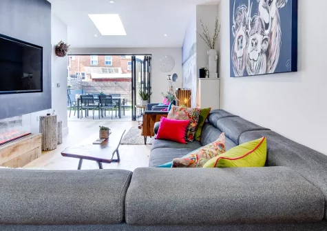 Sea Renity, Padstow is a stylish 2-bedroom town house with estuary views, perfectly positioned near Padstow Harbour. Enjoy contemporary comfort, natural light, and direct beach access with excellent local dining for unforgettable family holidays.