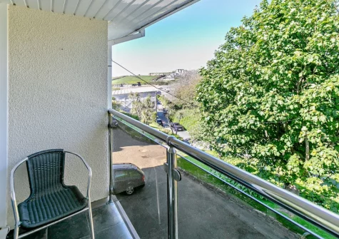 The balcony & outdoor sitting area at Sea Sparkle, Newquay