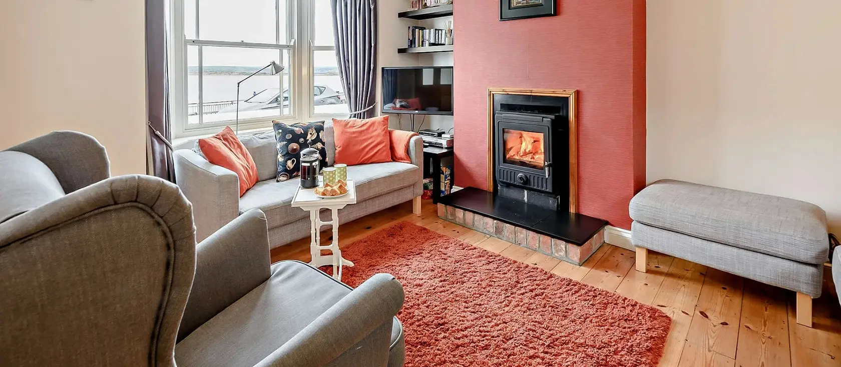 Sea Spray, Appledore is a charming 3-bedroom waterfront cottage boasting stunning estuary and ocean views. Enjoy direct coastal path access, private parking, and proximity to quayside dining and shops, making it perfect for memorable seaside escapes.