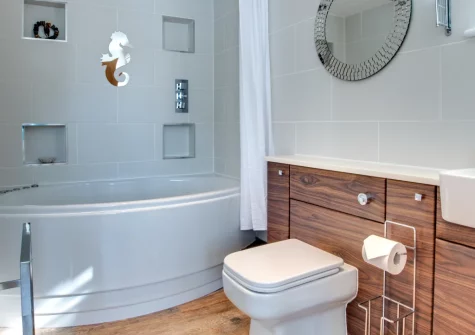 Bedroom #1 en-suite bathroom at Sea Spray, Westward Ho!