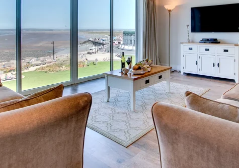 Sea Spray, Westward Ho! is a stunning 2-bedroom seafront apartment with spectacular panoramic sea views, luxurious Jacuzzi bath, and private balcony. Steps from the Blue Flag beach and surf school, perfect for families seeking coastal adventure.