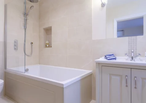 Bedroom #1 en-suite bathroom at Sea Vista Apartment, Westward Ho!