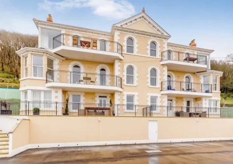 Set in an impressive Victorian villa, Sea Vista boasts stunning original features & fabulous sea views