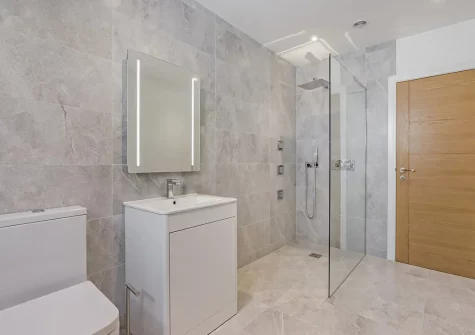 Bedroom #1 en-suite shower room at Sea Vista, Appledore