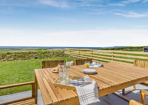 The patio, alfresco dining area & garden at Sea Vista, Appledore