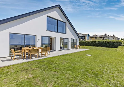 The patio, alfresco dining area & garden at Sea Vista, Appledore