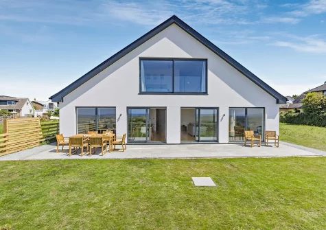The patio, alfresco dining area & garden at Sea Vista, Appledore