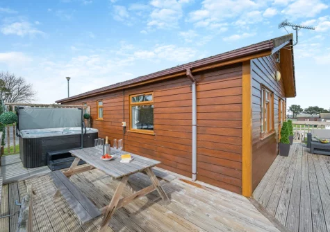 The decked terrace, alfresco dining, hot tub & outdoor sitting area at Seabreeze Retreat, St Merryn