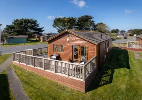 Seabreeze Retreat is a fantastic lodge in a popular coastal location with your own private hot tub to enjoy