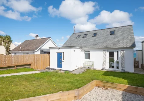 Seacroft is a modern & stylish two-storey on the Cornish coast, perfect for enjoying a special seaside getaway