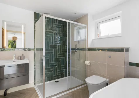 Bedroom #1 en-suite bathroom at Seacroft, Torquay
