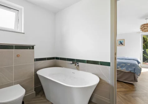 Bedroom #2 en-suite bathroom at Seacroft, Torquay