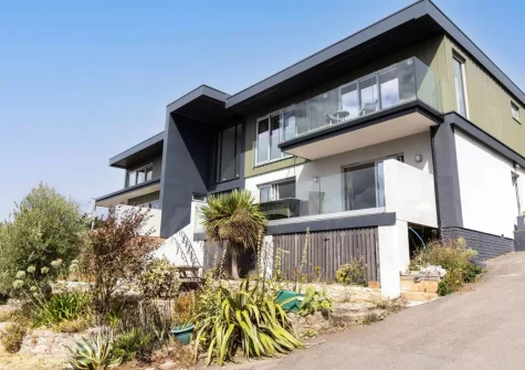 Seacroft is a chic three-bedroom holiday home tucked into a quiet corner of upper Torquay with fabulous far-reaching sea views across Torbay