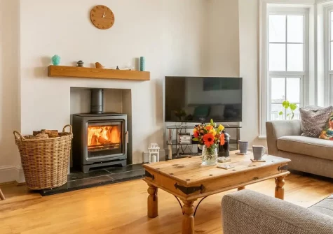 Seadrift, Westward Ho! is a stunning 5-bedroom elevated house with spectacular panoramic sea views, private hot tub, and entertainment systems. It is perfect for large families seeking coastal luxury near to beaches, golf, and attractions.