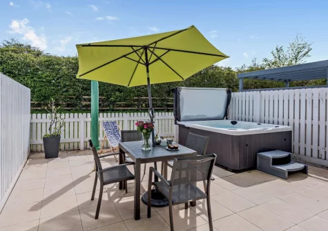 The enclosed patio, alfresco dining area & hot tub at Seaglass, Westward Ho!