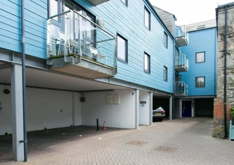 Seahorse Apartment is a spacious single-storey apartment in the picturesque fishing village of Porthleven