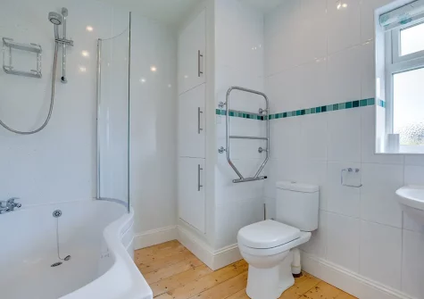 The bathroom at Seahorses, Fowey