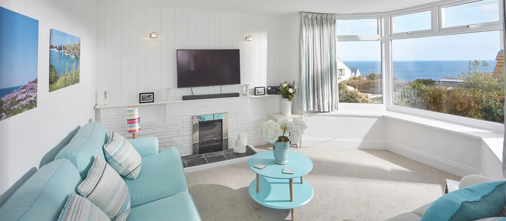 Seapinks, Port Isaac is a three bedroom two bathroom house with outstanding sea views from living room & bedrooms. Well furnished, modern kitchen & large private garden for dining & sunbathing. Parking. Walk to cafes, pubs & harbour beach.
