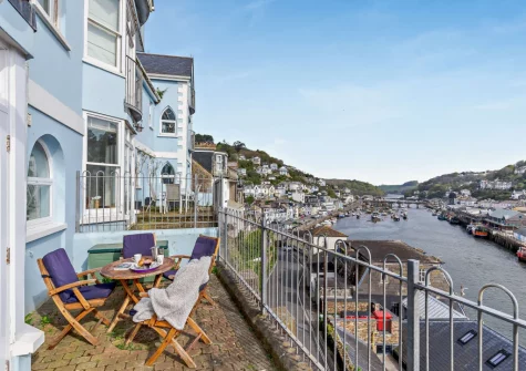 The terrace & alfresco dining area at Seascape, Looe