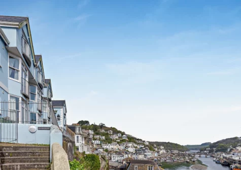 Seascape is a beautiful seaside apartment with private terrace, perfect for enjoying the views of the town, beach & sea