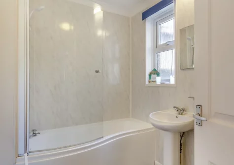 The bathroom at Seascape, Porthleven