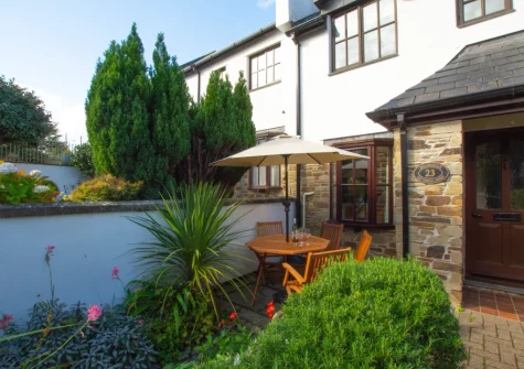 The front patio, alfresco dining area & garden at Seashells, Padstow