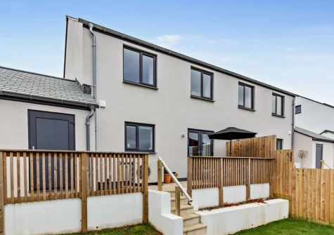 The elevated decked terrace, barbecue, alfresco dining area & garden at Seaside Retreat, Crantock
