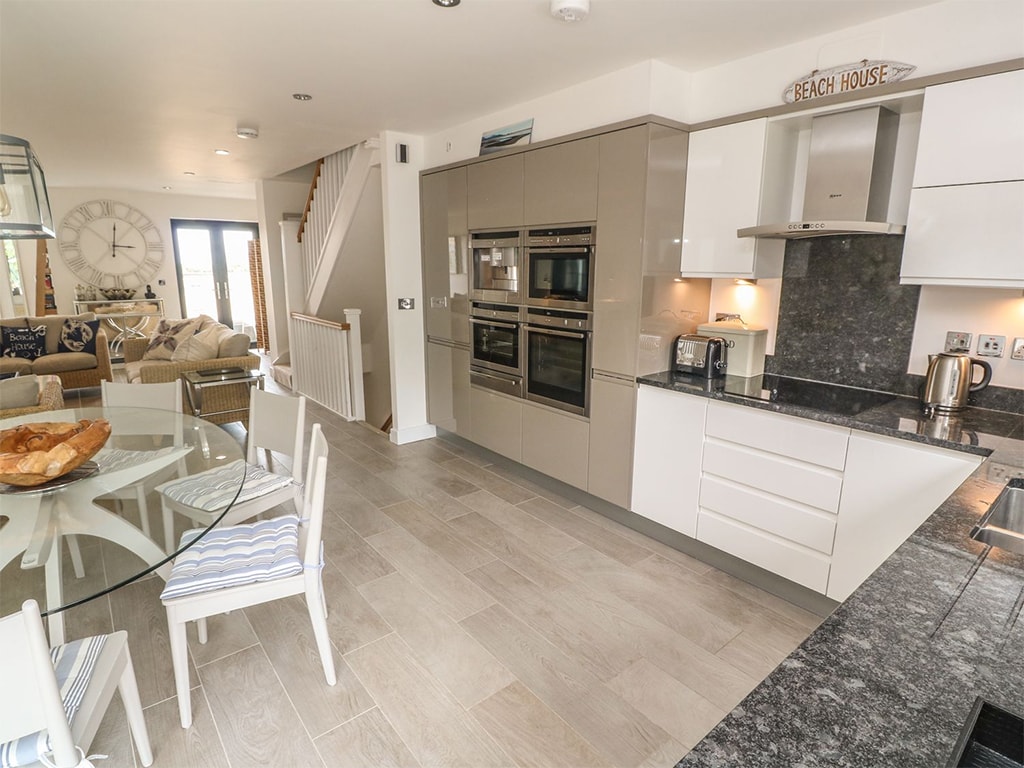 Seaspell Beach House, Constantine Bay Holiday homes in Padstow