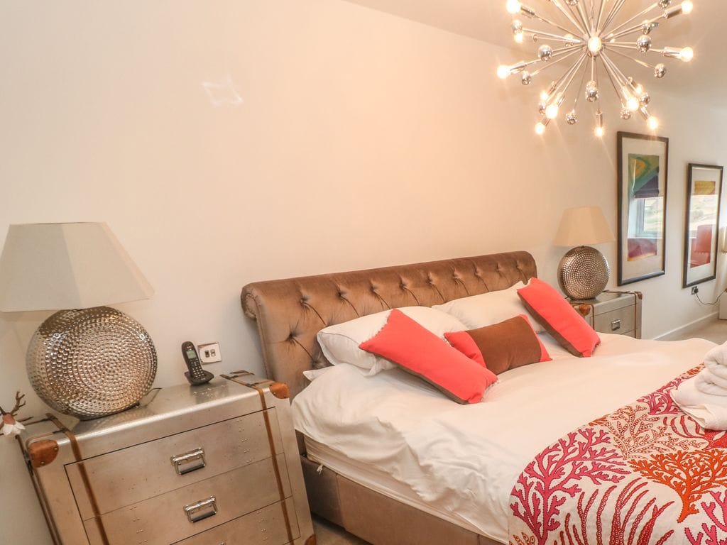 Seaspell Beach House, Constantine Bay Holiday homes in Padstow