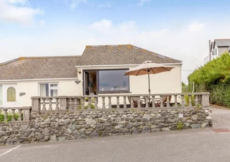 Seaspray Cottage is set on one level, in a picture postcard location