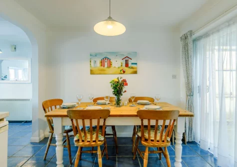 The dining area at Seaview Moorings, Porthleven