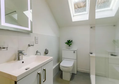 The shower room at Seaview Moorings, Porthleven