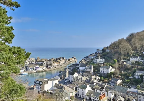 Seawind is a beautiful double fronted holiday home with sea & harbour views