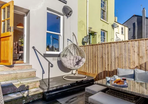The decked patio & alfresco dining area at Ser A Mor, Brixham