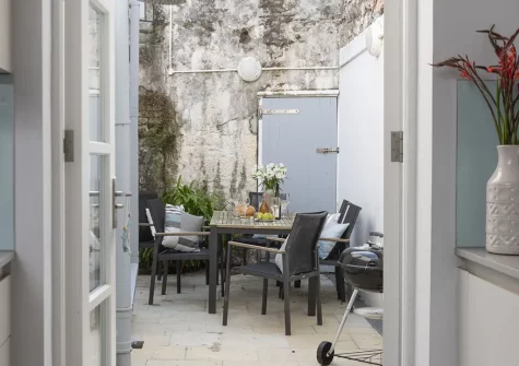 The courtyard garden, alfresco dining & barbecue area at Serendipity Cottage, St Ives