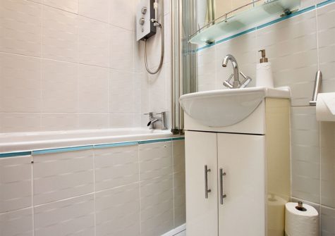 The bathroom at Serendipity, Fowey