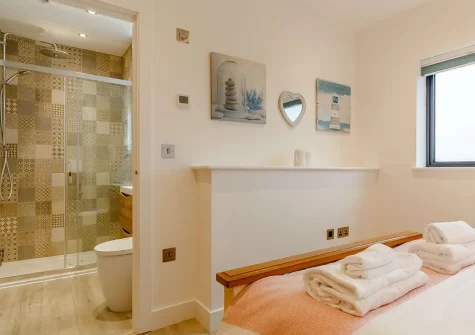 Bedroom #3 & en-suite shower room at Seven Gates, Upton