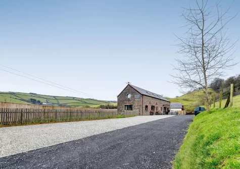 Shearing Shed is nestled on the edge of a working sheep and beef farm, approached via a private drive