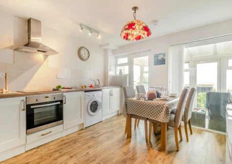 The kitchen & dining area at Shellseekers, Marazion