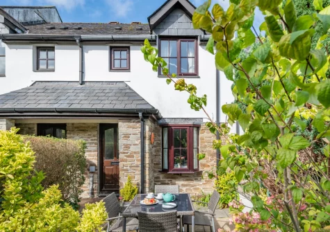 Ship Shape is set on a quiet residential street in the heart of Padstow, convenient for days out without taking the car