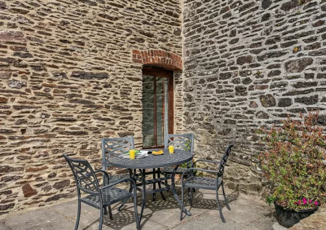 The patio & alfresco dining area at Shirleys Cottage, Bentwitchen