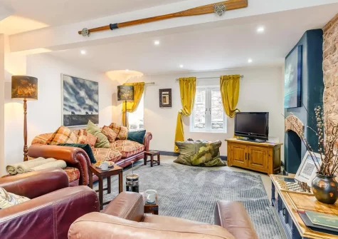 The living room at Shoestring Cottage, Lympstone