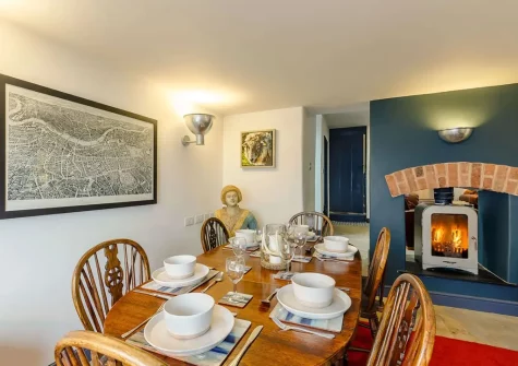 The dining room at Shoestring Cottage, Lympstone
