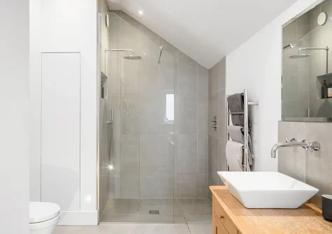 Bedroom #1 en-suite at Shore Edge, Portreath