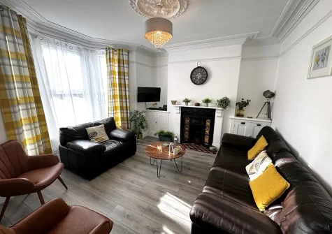 The living area at Shore Shack, Brixham