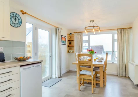 The kitchen & dining area at Shorelark, Porthtowan